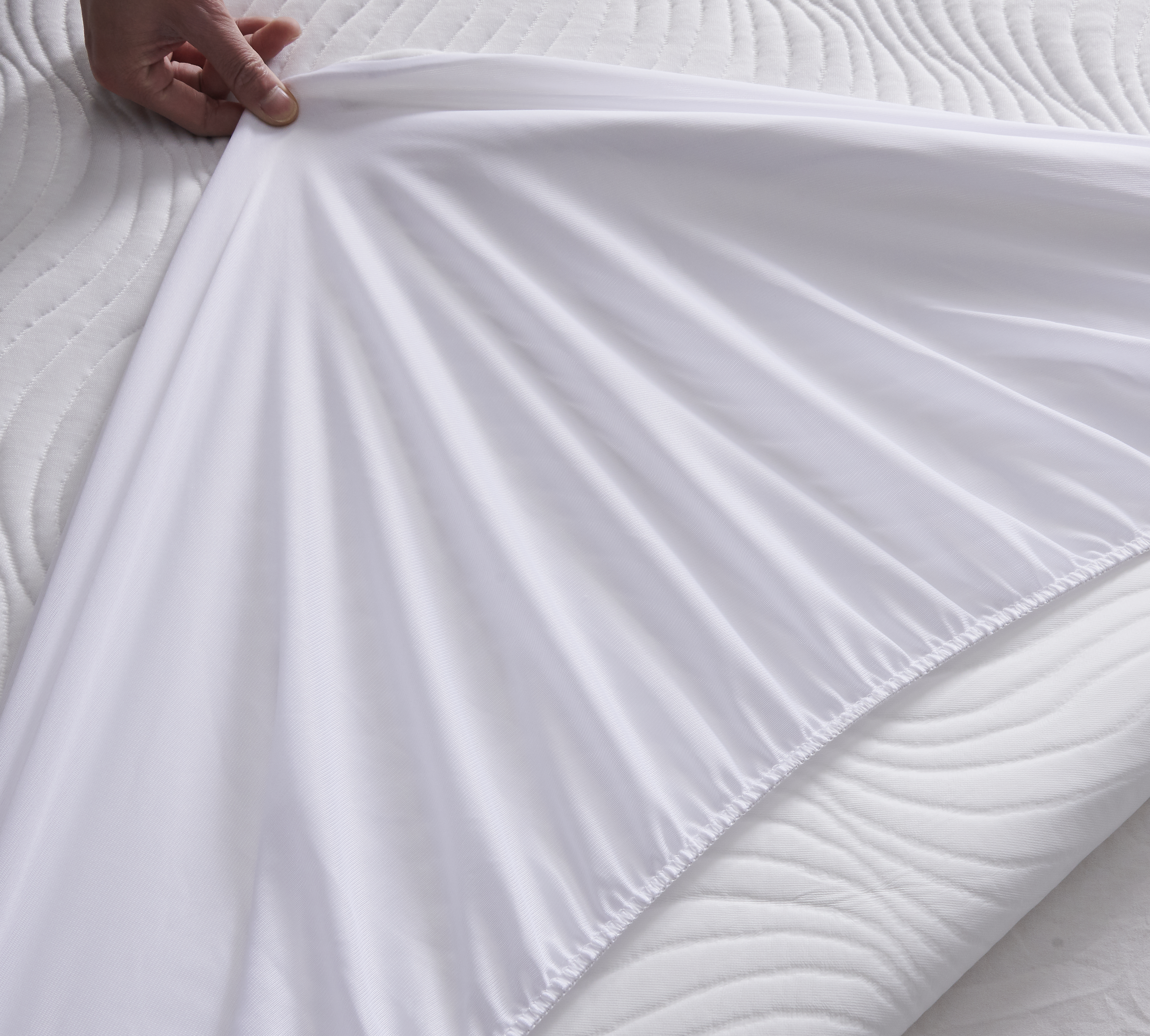 White Wavy Waterproof Breathable Air Layer Mattress Protector